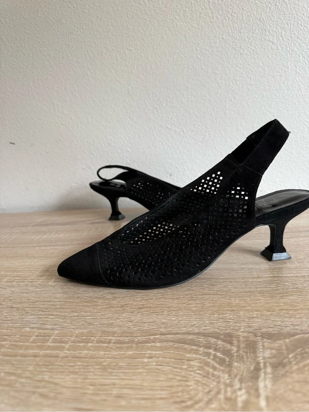 Jeffrey Campbell Bianca Slingback Pump black suede laser cut low heel Sz 8.5